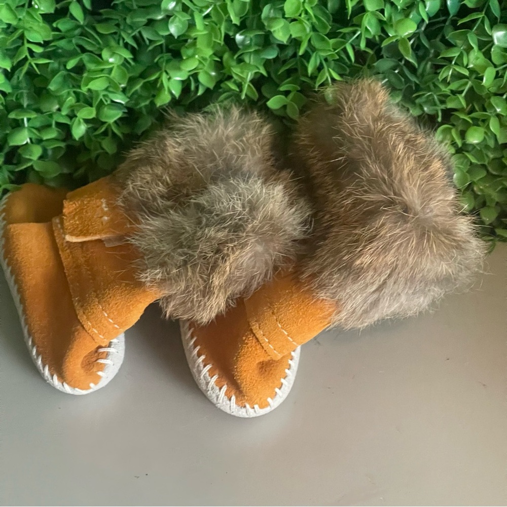 Taos Tan Suede Leather Fur Trim Moccasin Boots Baby Toddler Size 5 NEW - Picture 7 of 9